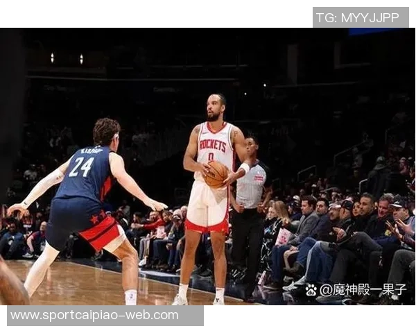 狄龙上半场表现出色12投5中罚球全中独揽14分助力球队领先