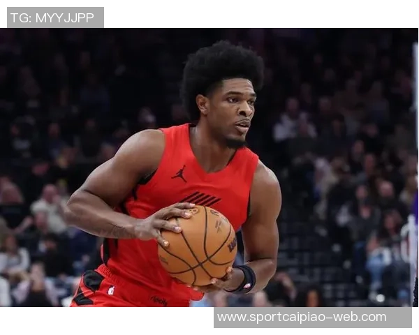 亨德森表现平平14投仅4中贡献11分4板6助1帽三分球命中率低迷 亨德森表现平平14投仅4中贡献11分4板6助1帽三分球命中率低迷